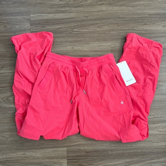 Lululemon Dance Studio Relaxed Fit Mid Rise Cargo Pant in Glaze Pink - Picture 2 of 6